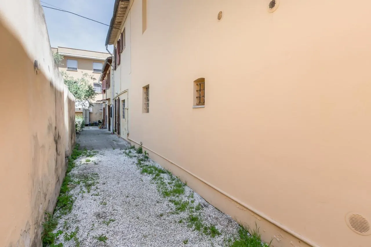Cisanello Rock Apartment With Patio And Barbecue Pise 0*,